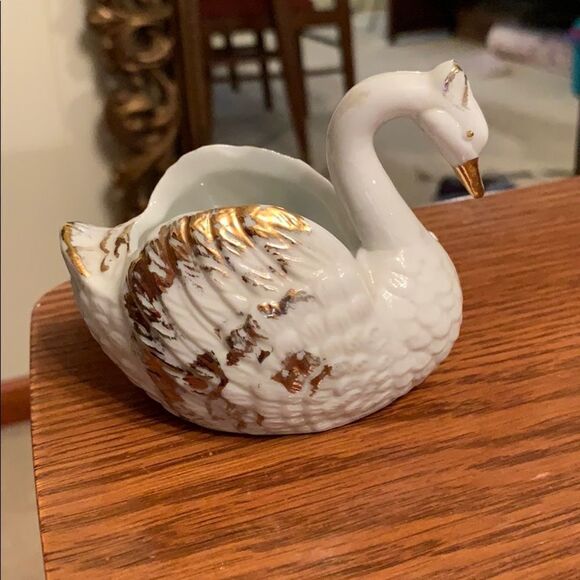 Vtg 60’s Brinn’s porcelain swan with gold details - Picture 2 of 7